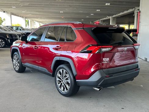 Used 2020 Toyota RAV4 XLE Premium image 7