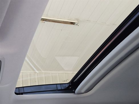 New 2025 Acura Integra image 25