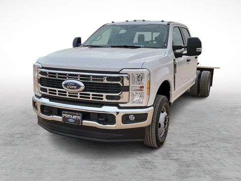 New 2026 Ford F350 XL w/ XL Chrome Package image 4