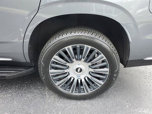 Used 2021 Cadillac Escalade Premium Luxury RWD image 14