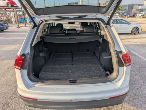 Used 2018 Volkswagen Tiguan SEL Premium FWD image 9