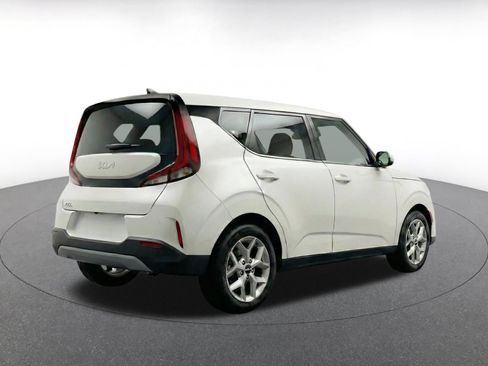 Used 2025 Kia Soul LX w/ LX Technology Package FWD image 9