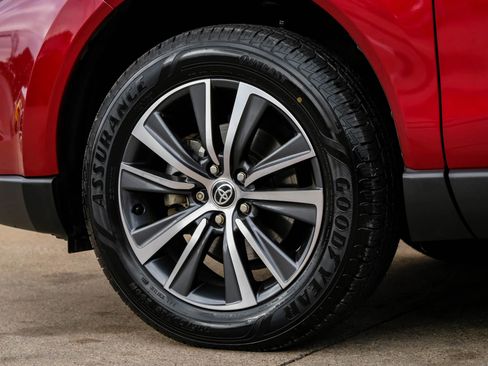 Used 2022 Toyota Venza LE image 66