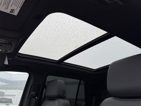 Used 2024 Chevrolet Tahoe Z71 w/ Luxury Package image 25