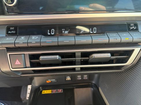 Used 2025 Toyota Camry SE FWD image 22