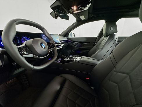 Used 2026 BMW 530i w/ Premium Package RWD image 21