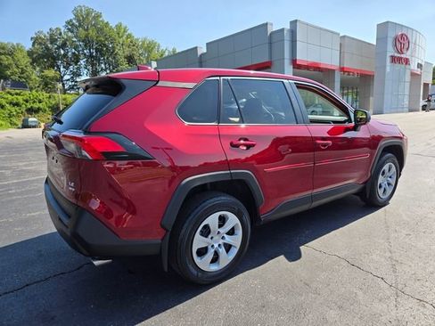 Used 2024 Toyota RAV4 LE AWD/4WD image 9