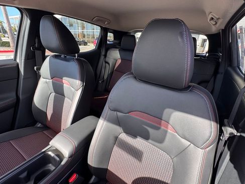 New 2026 Nissan Kicks SR image 10