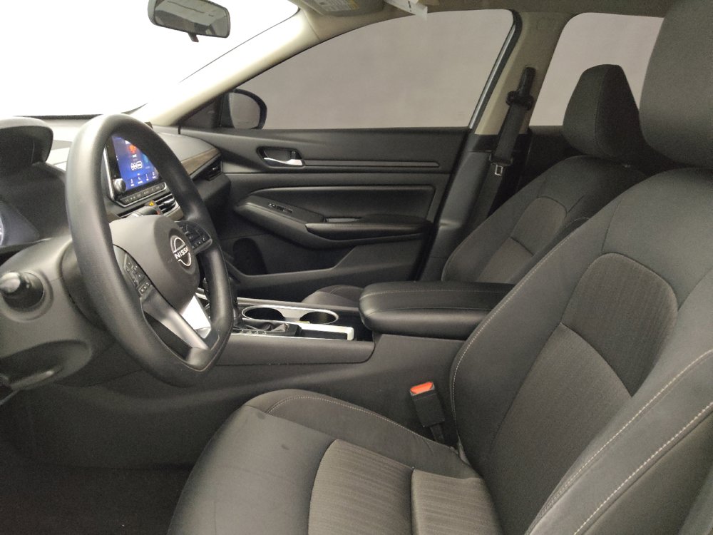 Used 2024 Nissan Altima 2.5 SV FWD image 17