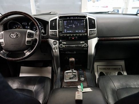 Used 2013 Toyota Land Cruiser image 48