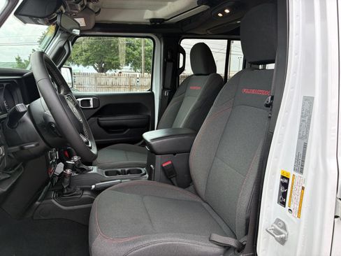 Used 2025 Jeep Wrangler Unlimited Rubicon AWD/4WD image 22