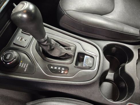 Used 2020 Jeep Cherokee Latitude Lux w/ Quick Order Package 26H Lux image 26