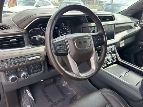 Used 2021 GMC Yukon Denali w/ Denali Premium Package image 20