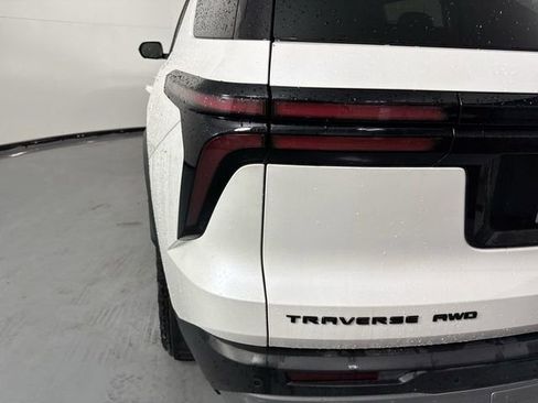 Used 2024 Chevrolet Traverse Z71 w/ Enhanced Driving Package AWD/4WD image 32