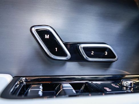 Certified 2025 Land Rover Range Rover Sport SE image 23