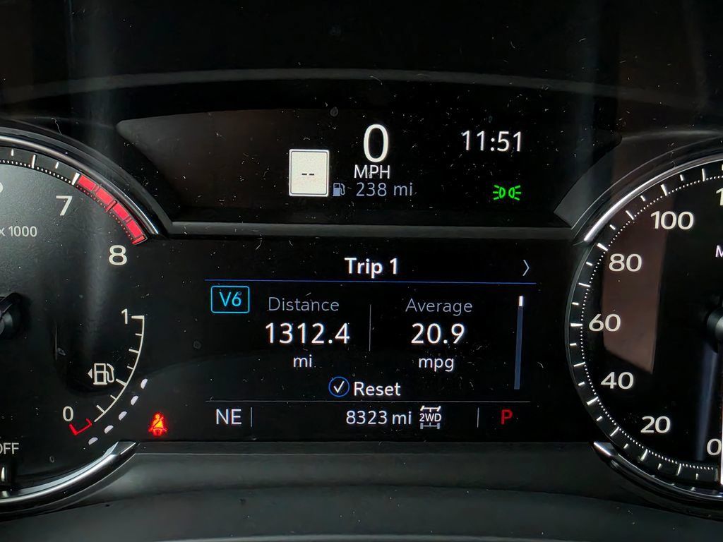Used 2025 Cadillac XT6 Sport w/ LPO, Floor Liner Package AWD/4WD image 32