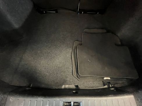 Used 2025 Nissan Versa SV image 31