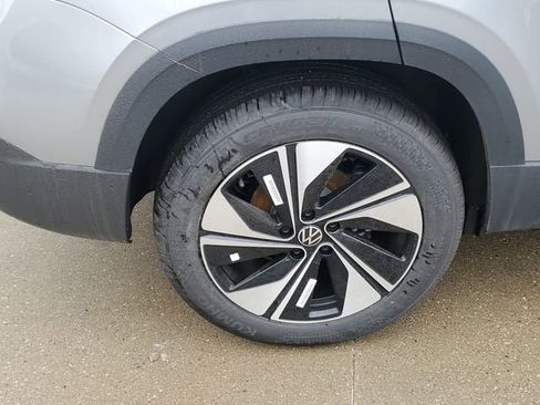 New 2026 Volkswagen Taos SE image 5