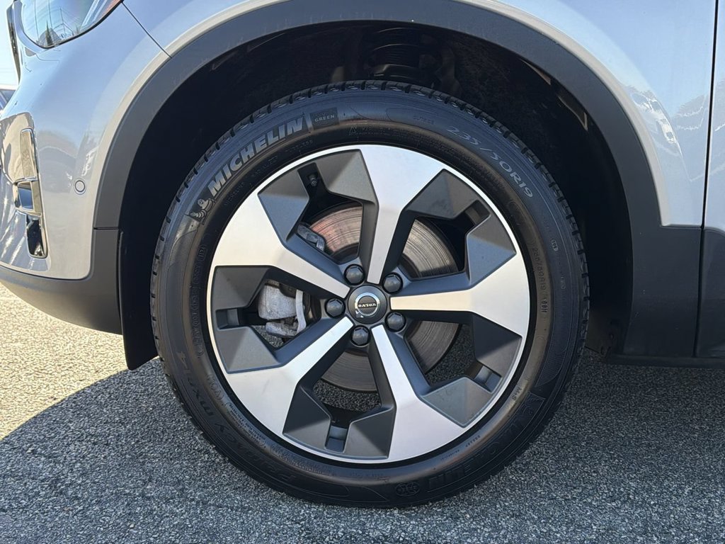 Certified 2025 Volvo XC40 B5 Plus w/ Climate Package AWD/4WD image 10