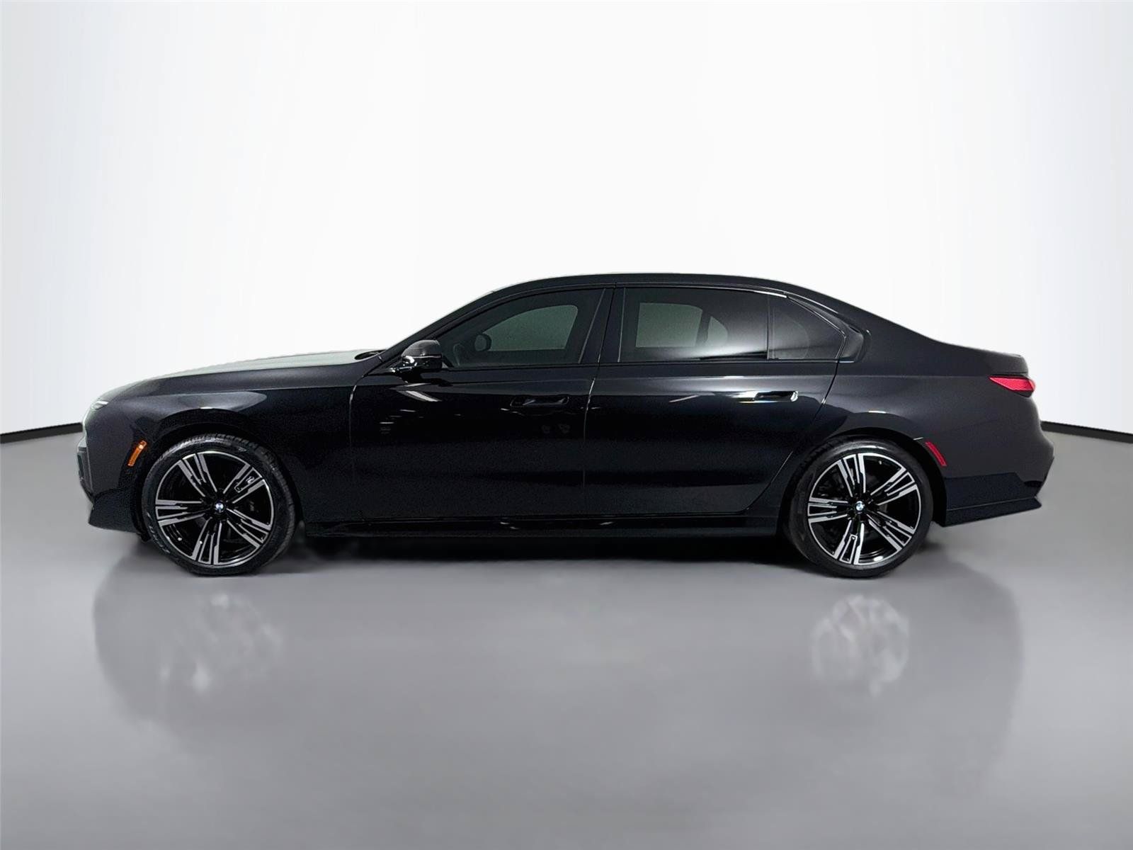 Used 2023 BMW 740i RWD image 8