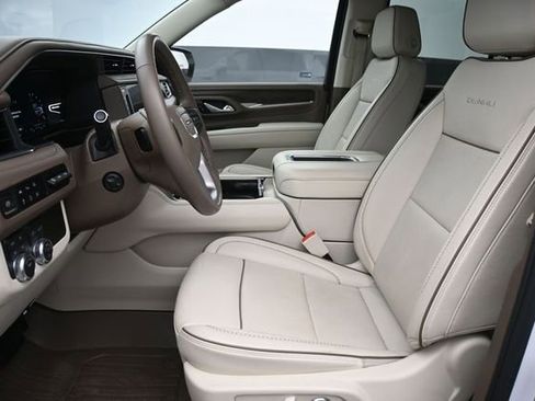 Used 2023 GMC Yukon Denali AWD/4WD image 10