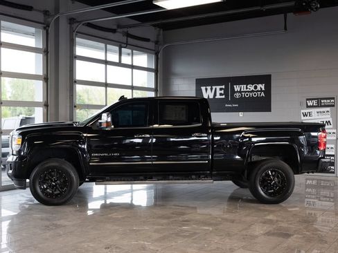 Used 2017 GMC Sierra 2500 Denali w/ Duramax Plus Package AWD/4WD image 1