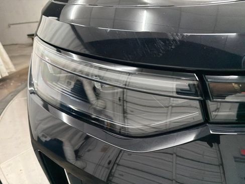 Used 2025 Volkswagen Tiguan SE FWD image 10