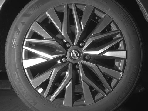 Used 2025 Nissan Altima 2.5 SV FWD image 15