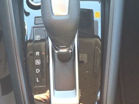 Used 2021 Nissan Versa SV image 29