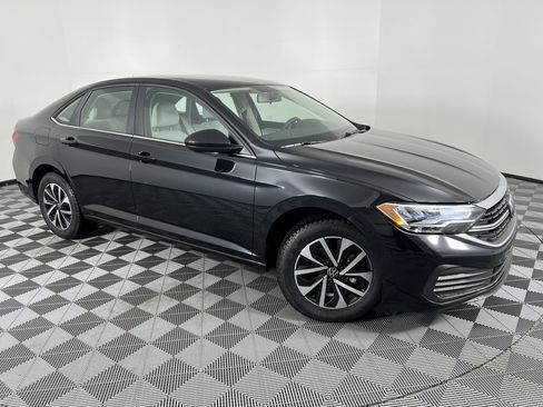 Used 2022 Volkswagen Jetta S image 2