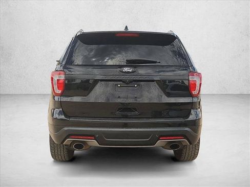 Used 2019 Ford Explorer XLT FWD image 6