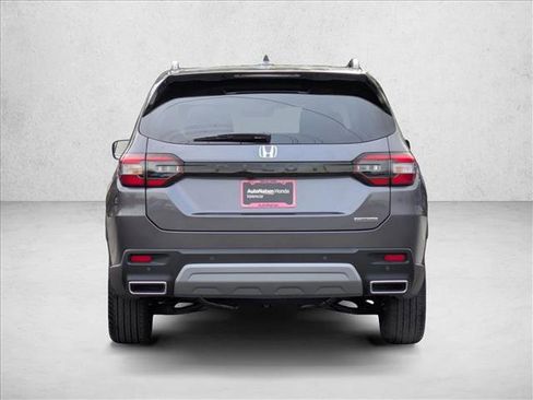 New 2025 Honda Pilot Touring image 8