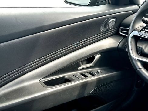 Used 2025 Hyundai Elantra Limited FWD image 26