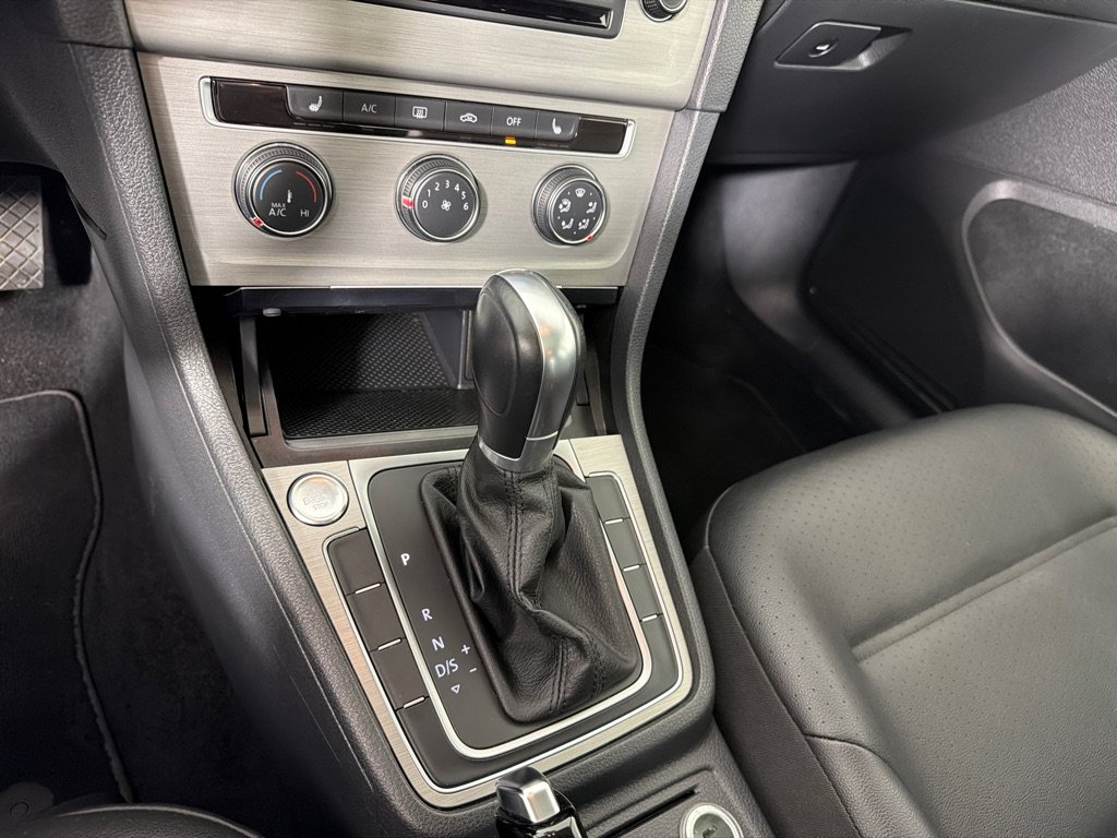 Used 2016 Volkswagen Golf SE FWD image 18