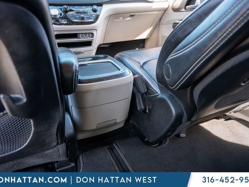 Used 2023 Chrysler Pacifica Touring-L FWD image 23