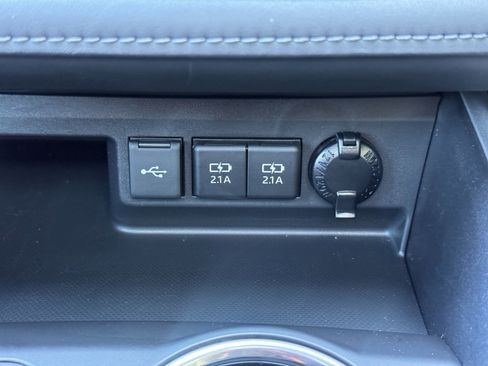 Used 2021 Toyota Highlander XLE FWD image 24