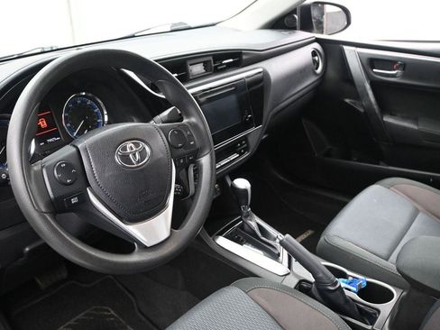 Used 2019 Toyota Corolla LE FWD image 2