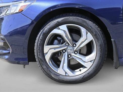 Used 2018 Honda Accord EX image 9