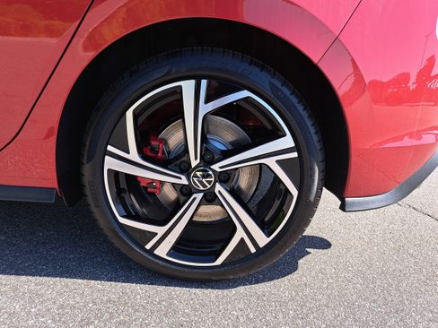 New 2026 Volkswagen GTI SE FWD image 31