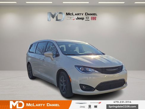 Used 2019 Chrysler Pacifica Touring Plus w/ S Appearance Package image 1