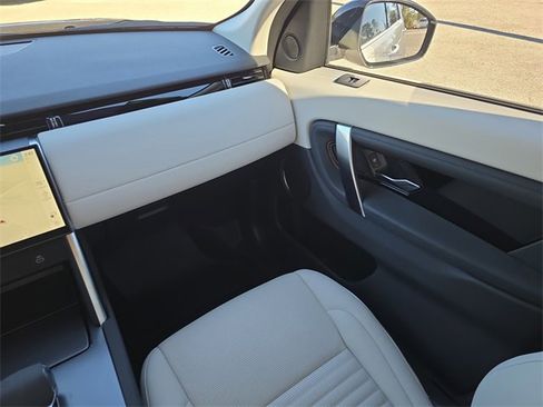 Used 2024 Land Rover Discovery Sport S image 12