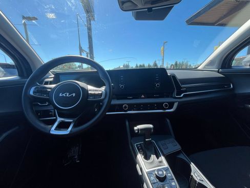 Used 2025 Kia Sportage LX FWD image 33