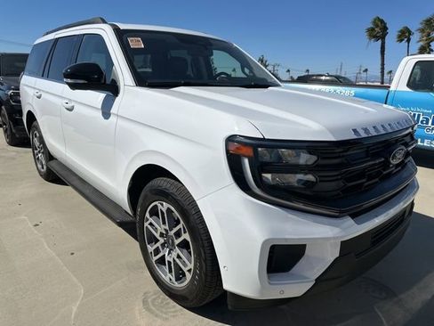 Certified 2025 Ford Expedition Active image 1