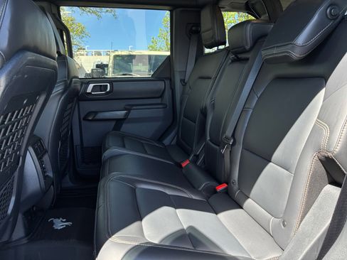 Used 2025 Ford Bronco Badlands image 17
