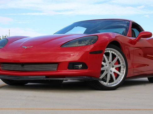Used 2005 Chevrolet Corvette Coupe w/ Preferred Equipment Group RWD image 2
