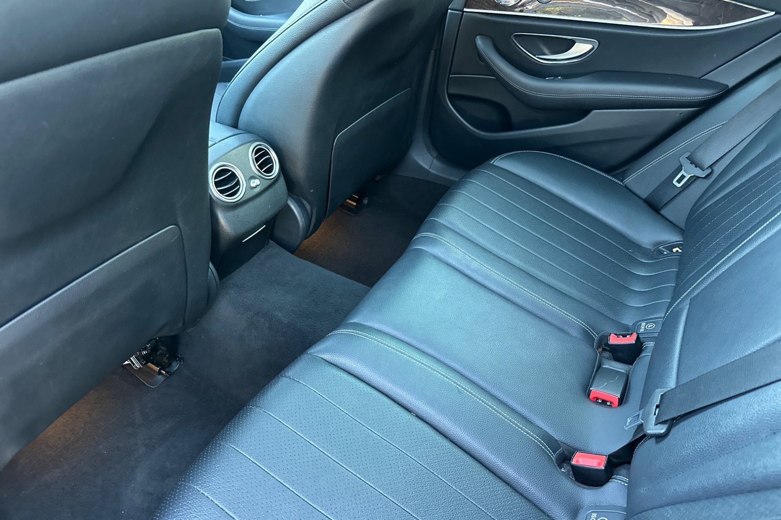 Used 2017 Mercedes-Benz E 400 4MATIC Wagon image 15
