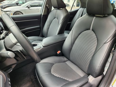 Used 2023 Toyota Camry SE w/ Cold Weather Package FWD image 7