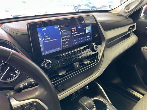 Certified 2021 Toyota Highlander Limited AWD/4WD image 24