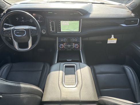 Used 2022 GMC Yukon XL Denali image 28