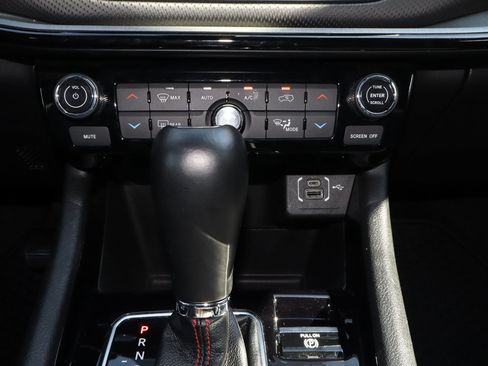 Used 2025 Jeep Compass Trailhawk AWD/4WD image 11